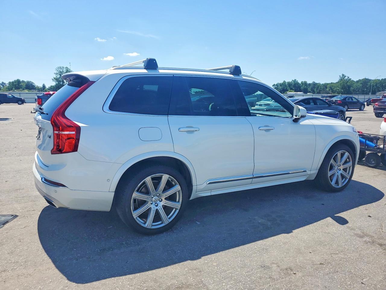 2017 VOLVO XC90