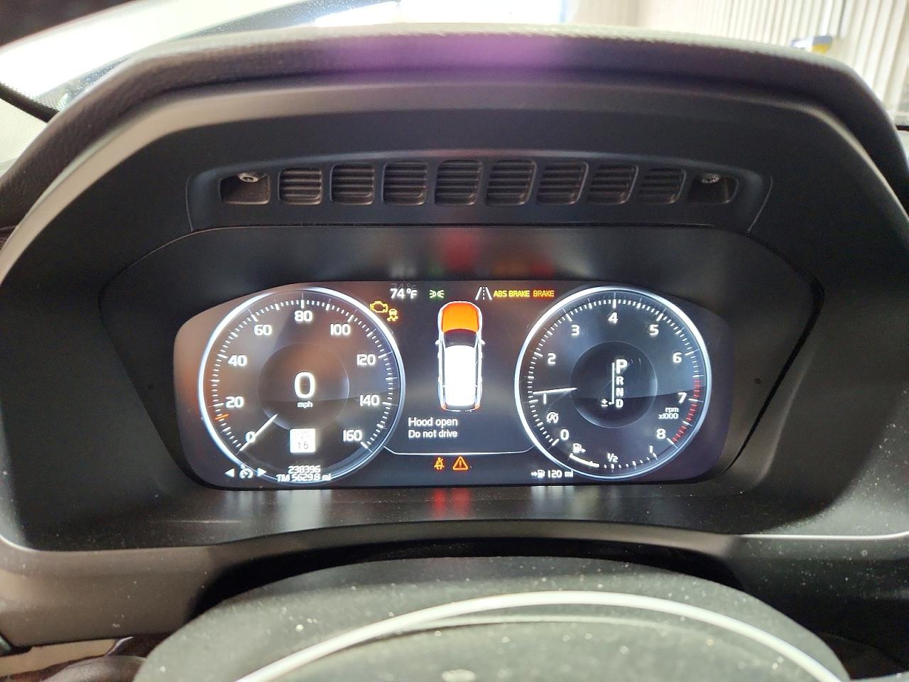 2016 VOLVO XC90
