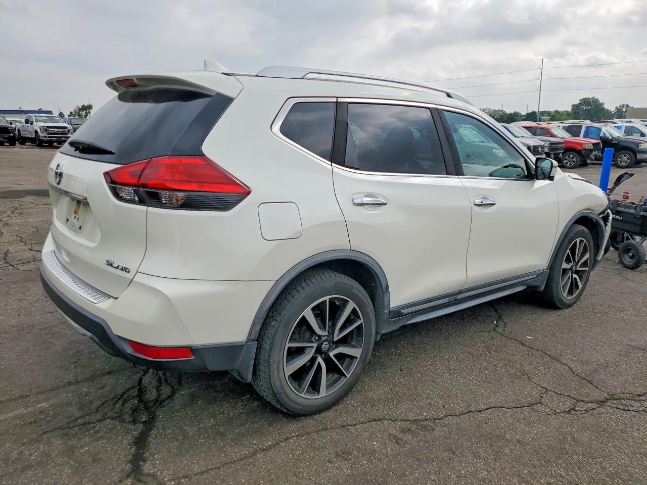 2017 NISSAN ROGUE