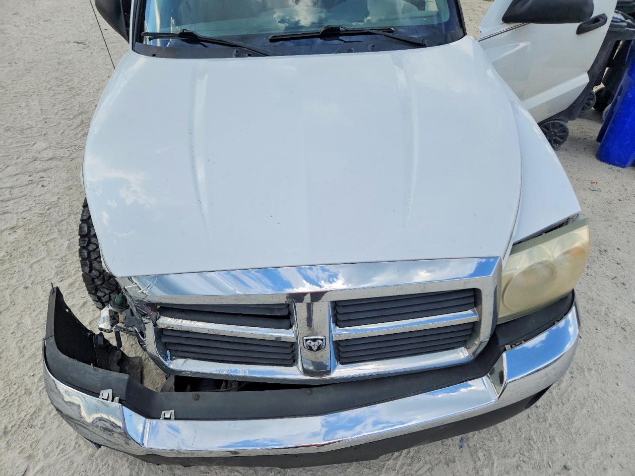 2005 DODGE DAKOTA