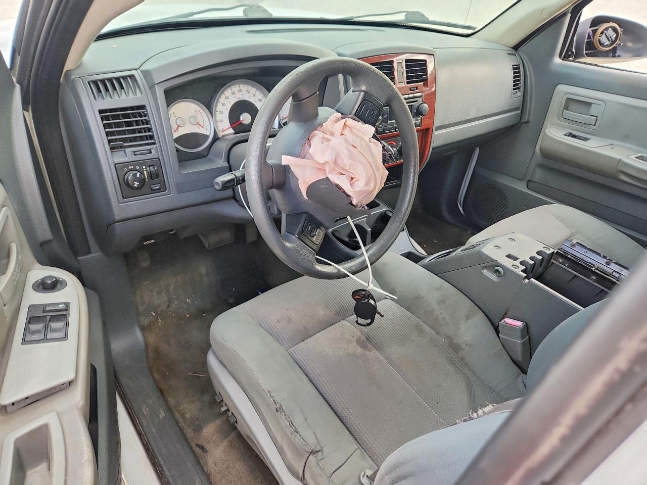 2005 DODGE DAKOTA