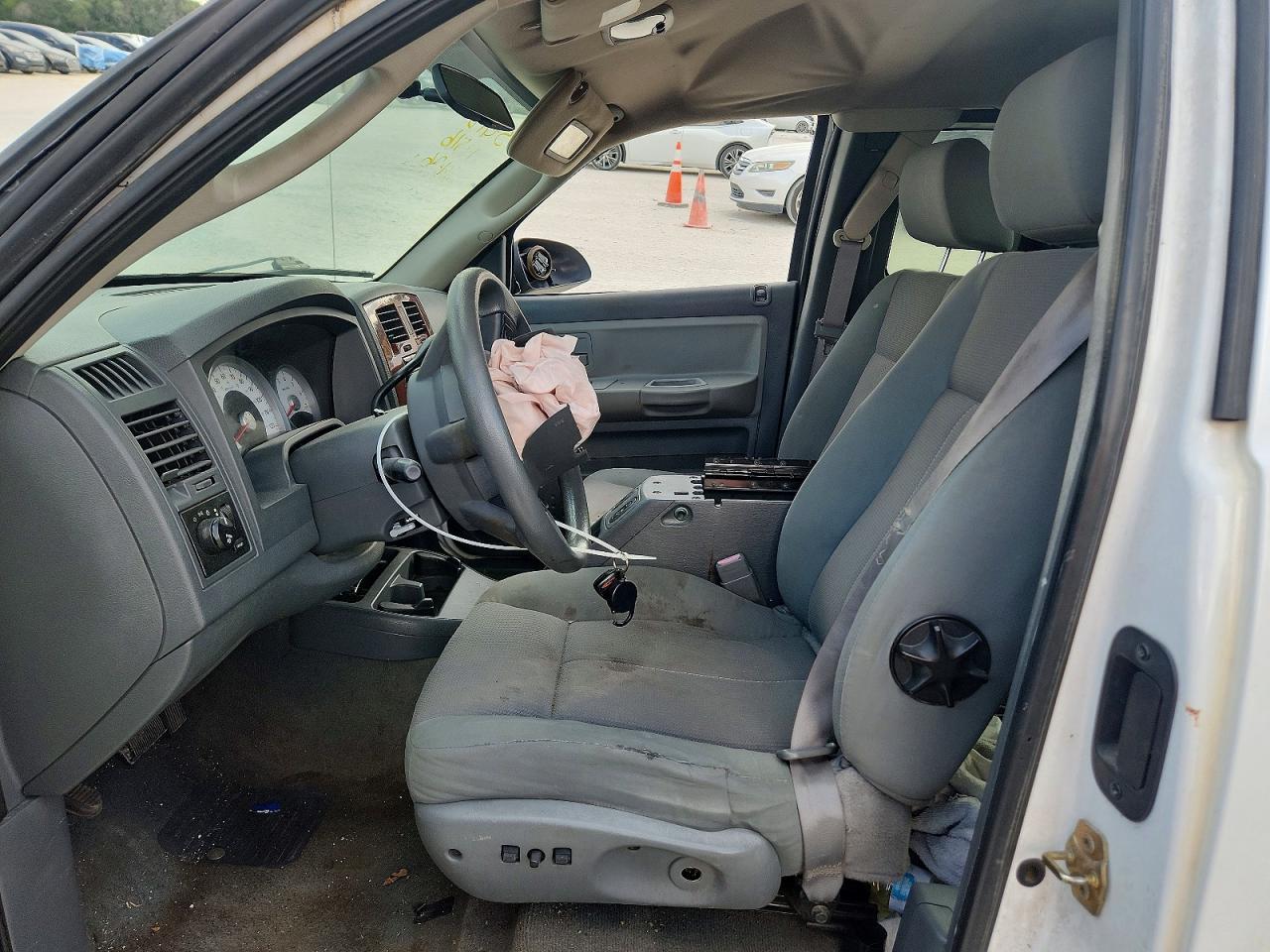 2005 DODGE DAKOTA