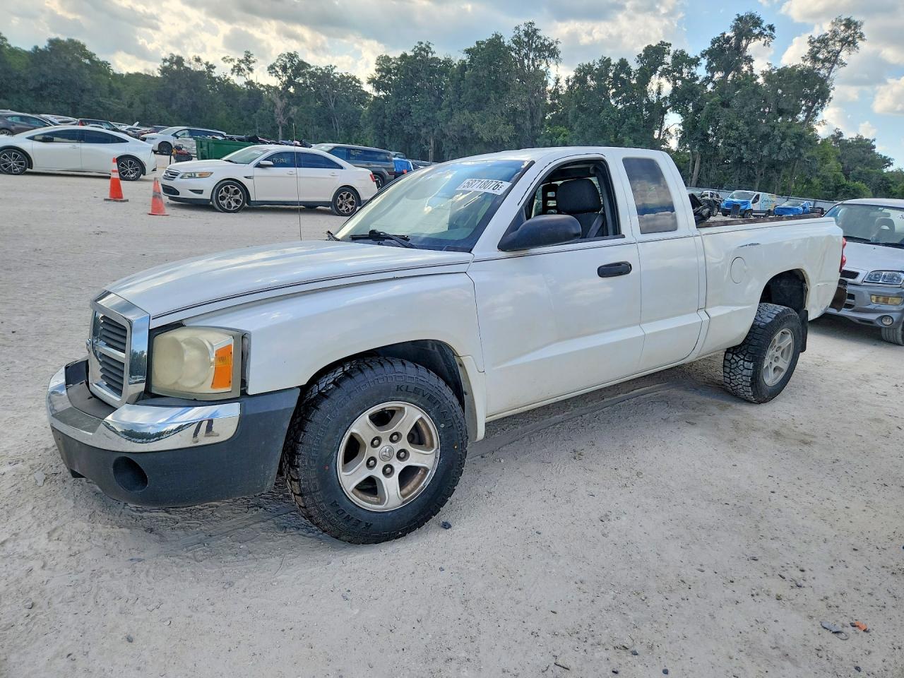 2005 DODGE DAKOTA