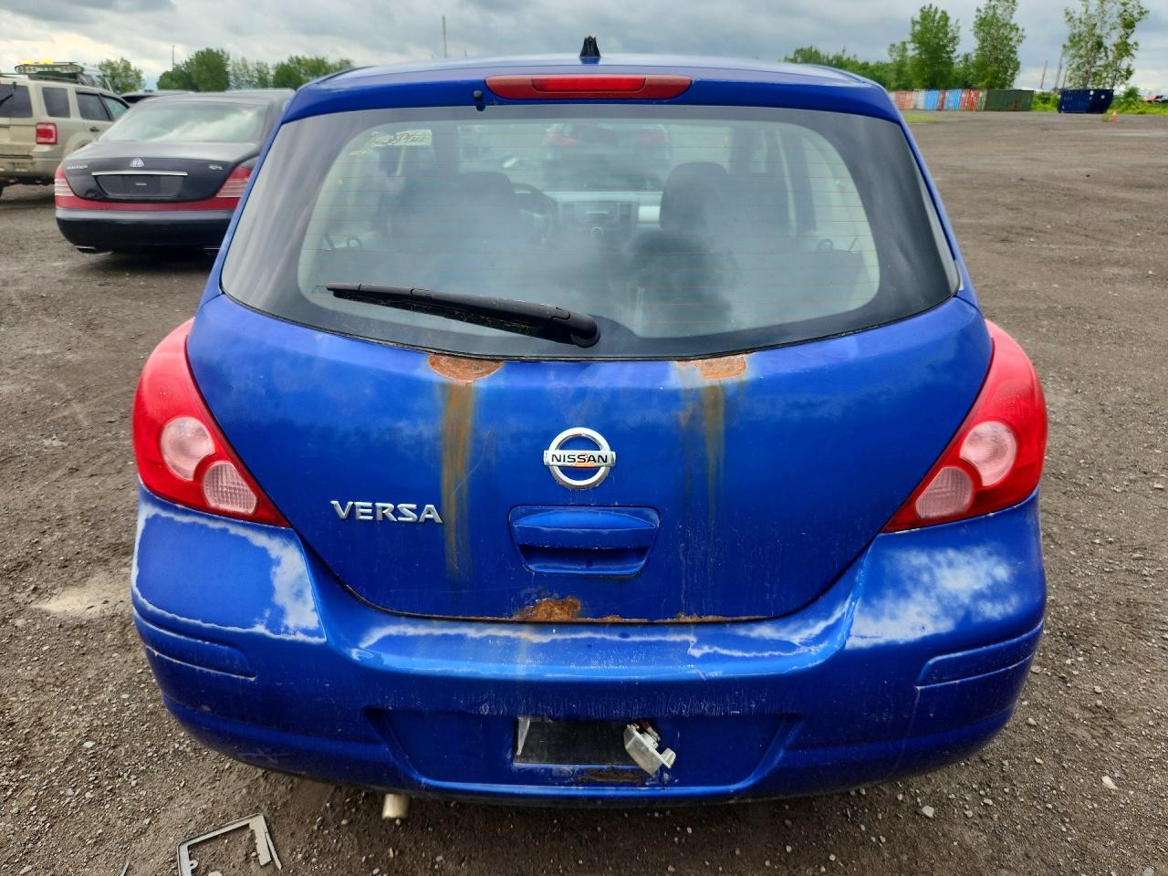2011 NISSAN VERSA