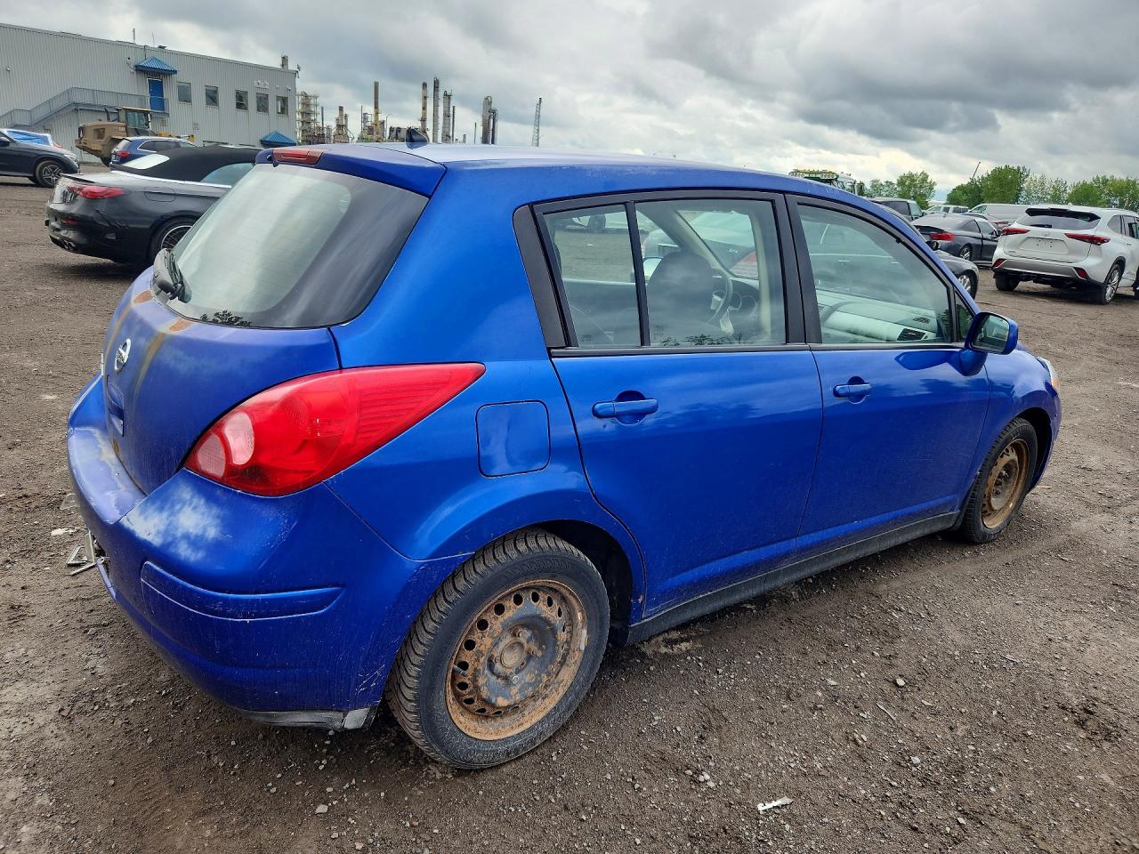 2011 NISSAN VERSA