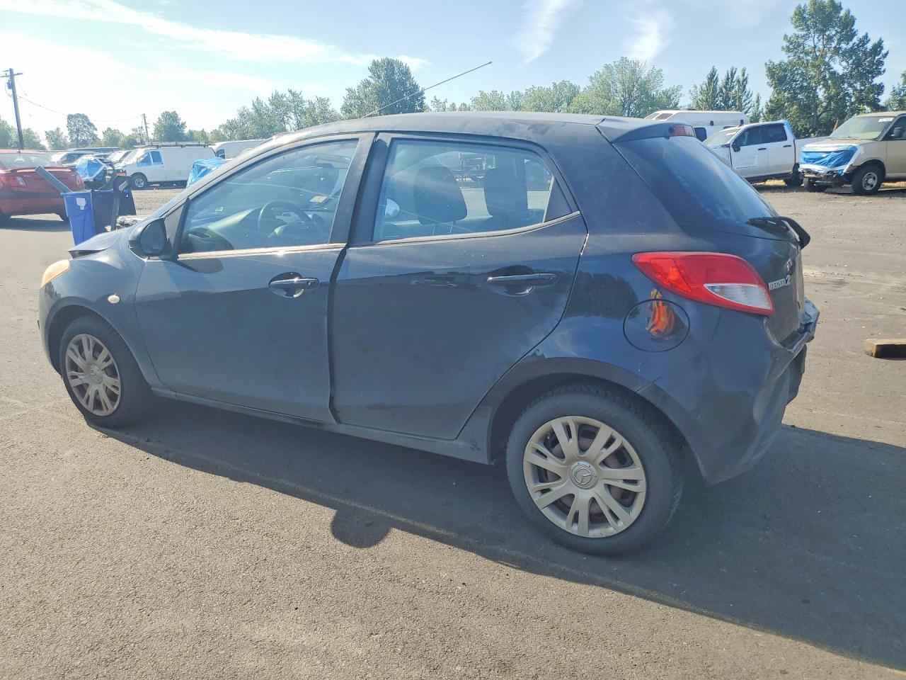 2013 MAZDA 2