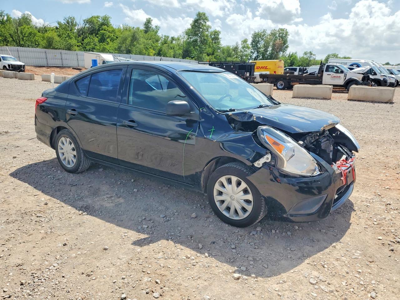 2015 NISSAN VERSA