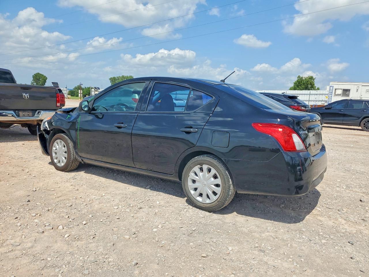 2015 NISSAN VERSA
