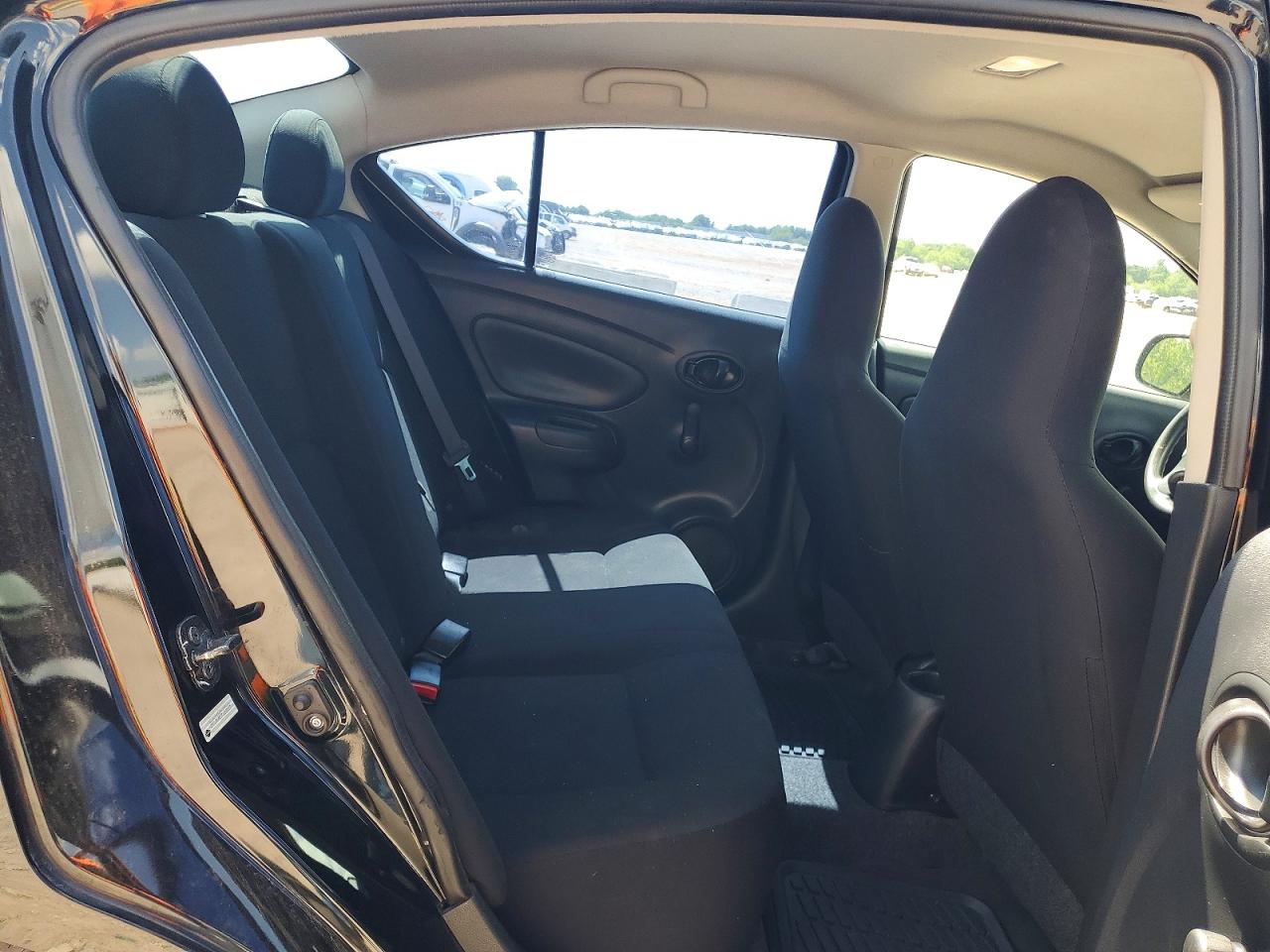 2015 NISSAN VERSA