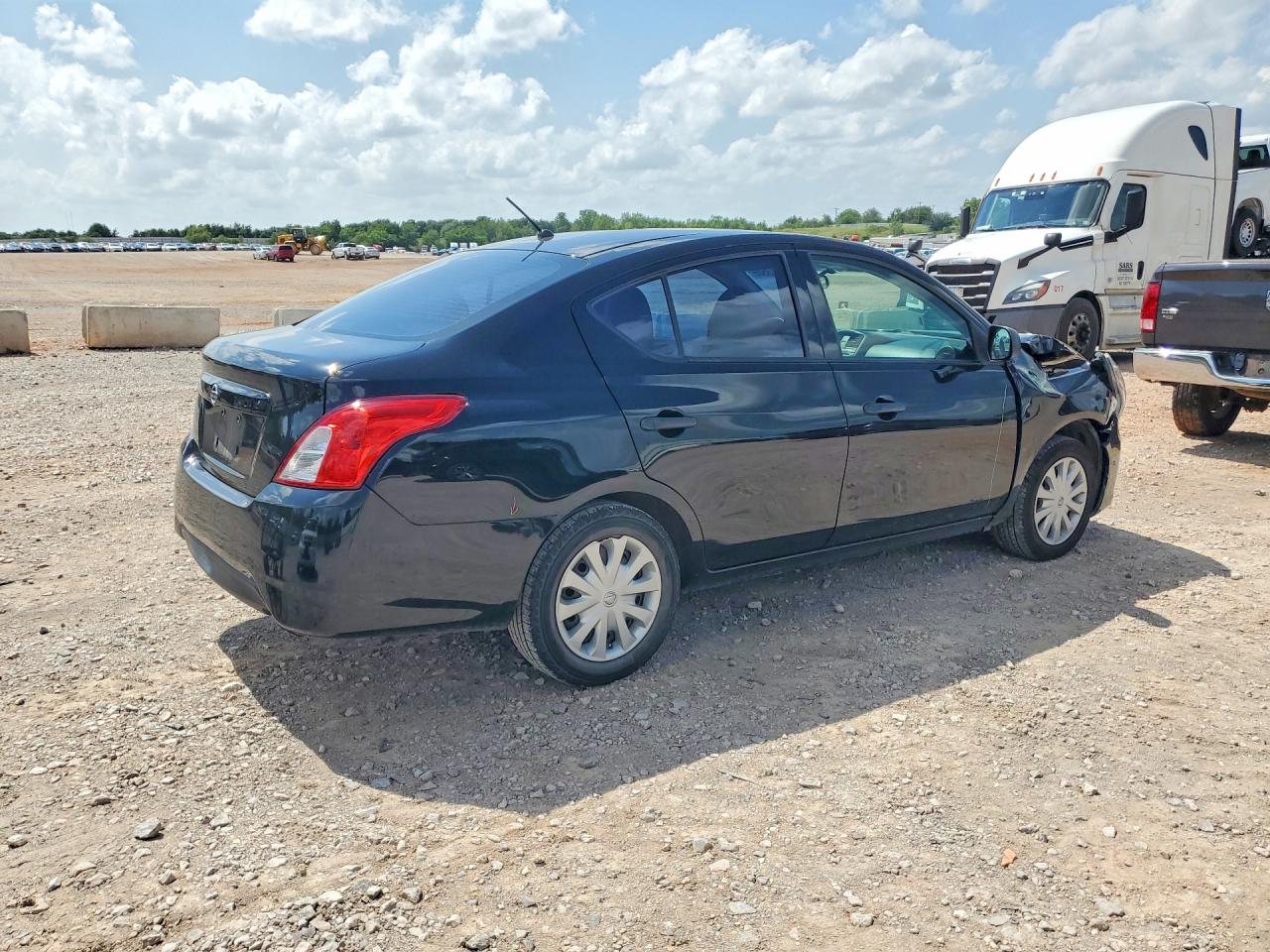 2015 NISSAN VERSA
