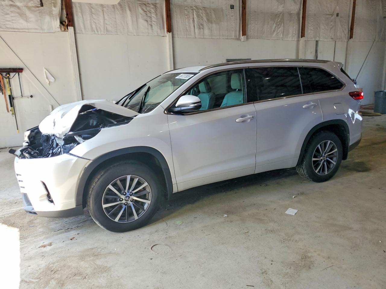 2017 TOYOTA HIGHLANDER