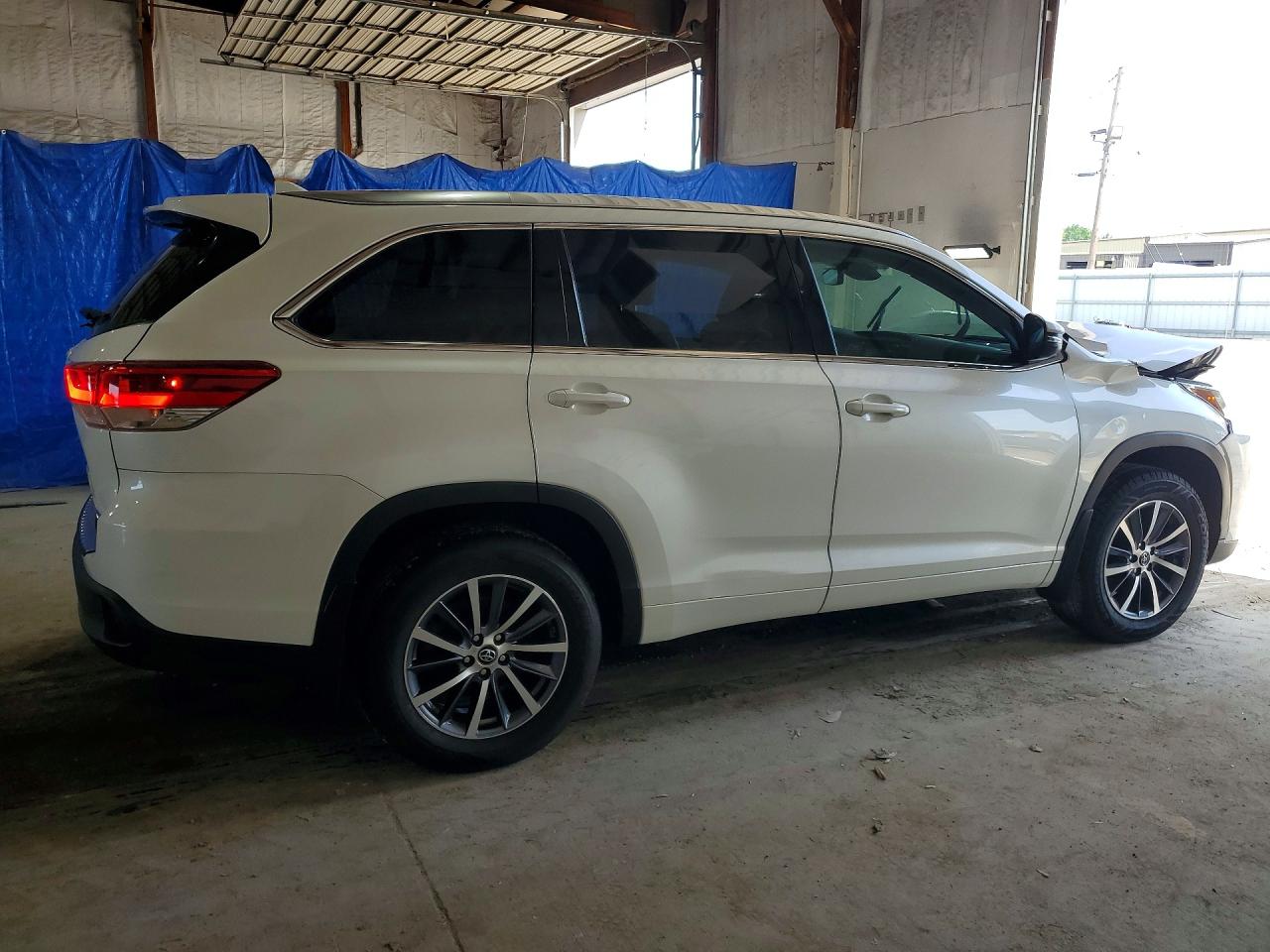 2017 TOYOTA HIGHLANDER