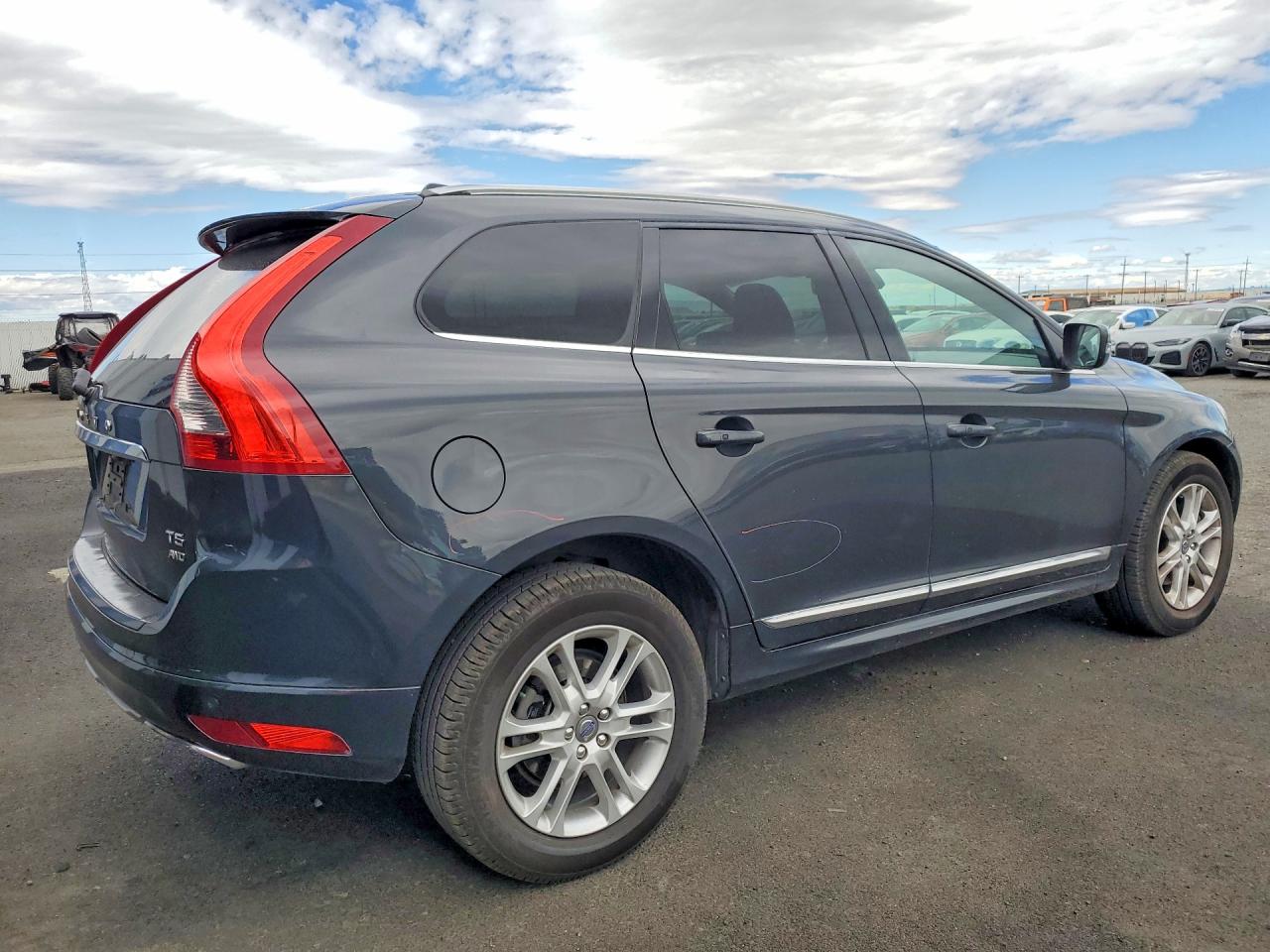 2015 VOLVO XC60