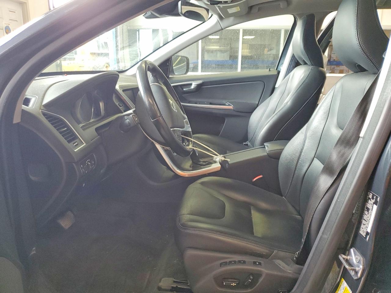 2015 VOLVO XC60