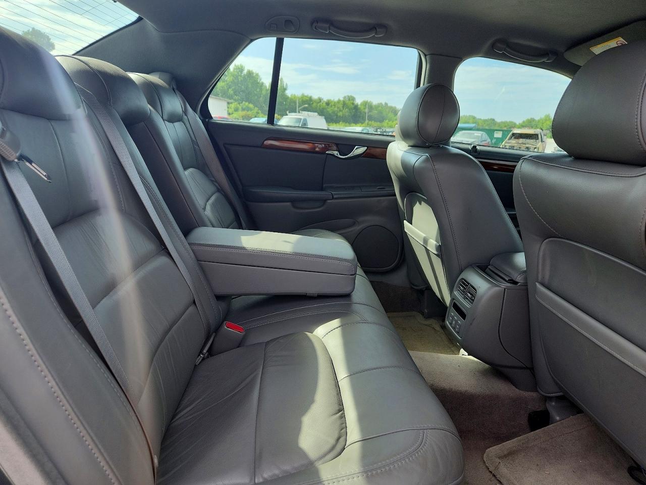 2005 CADILLAC DEVILLE