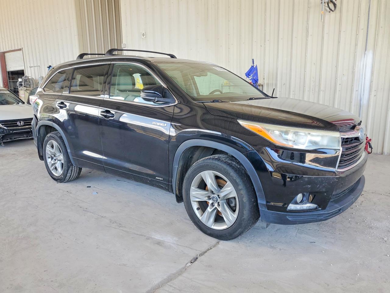 2016 TOYOTA HIGHLANDER
