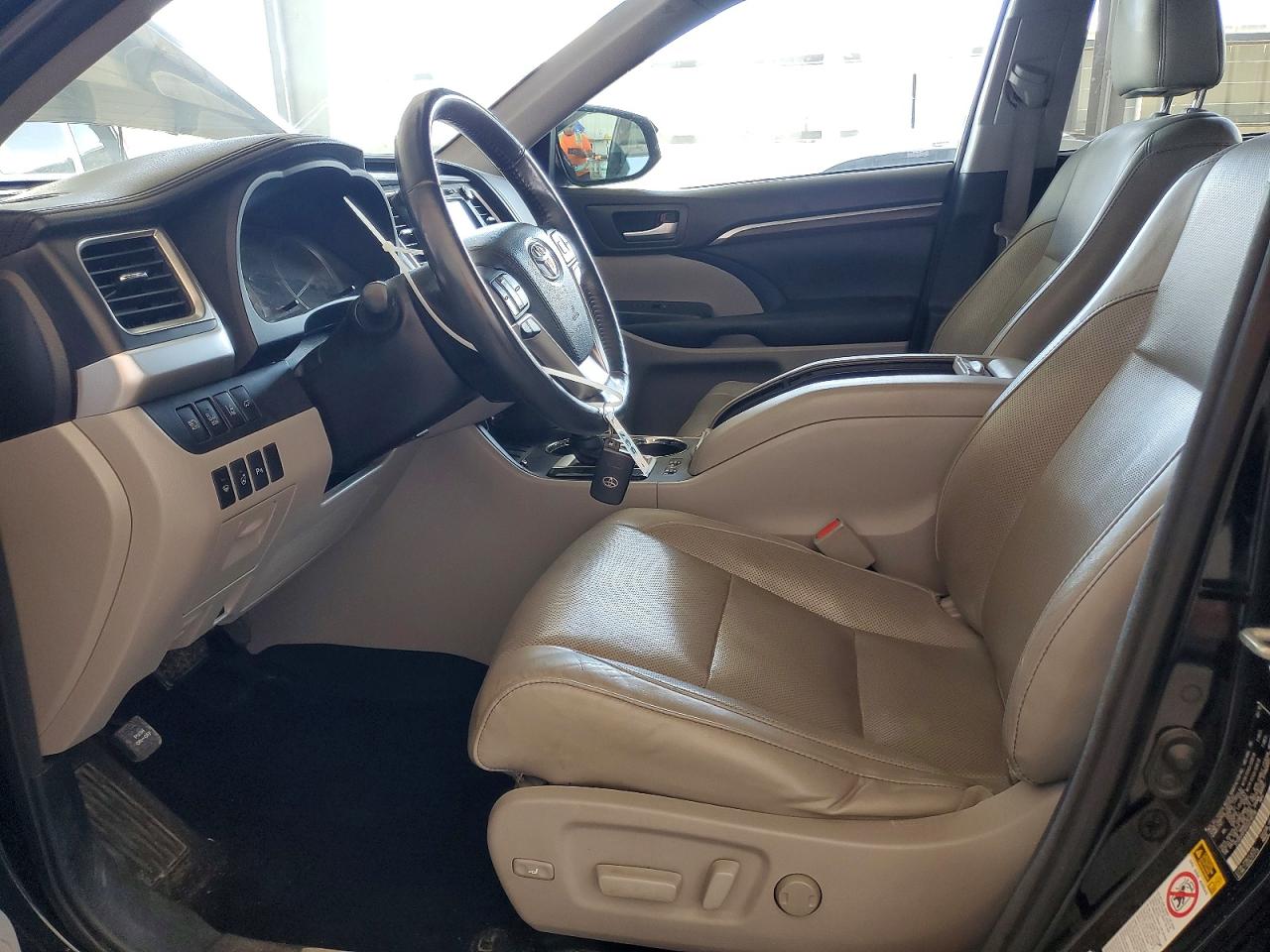 2016 TOYOTA HIGHLANDER