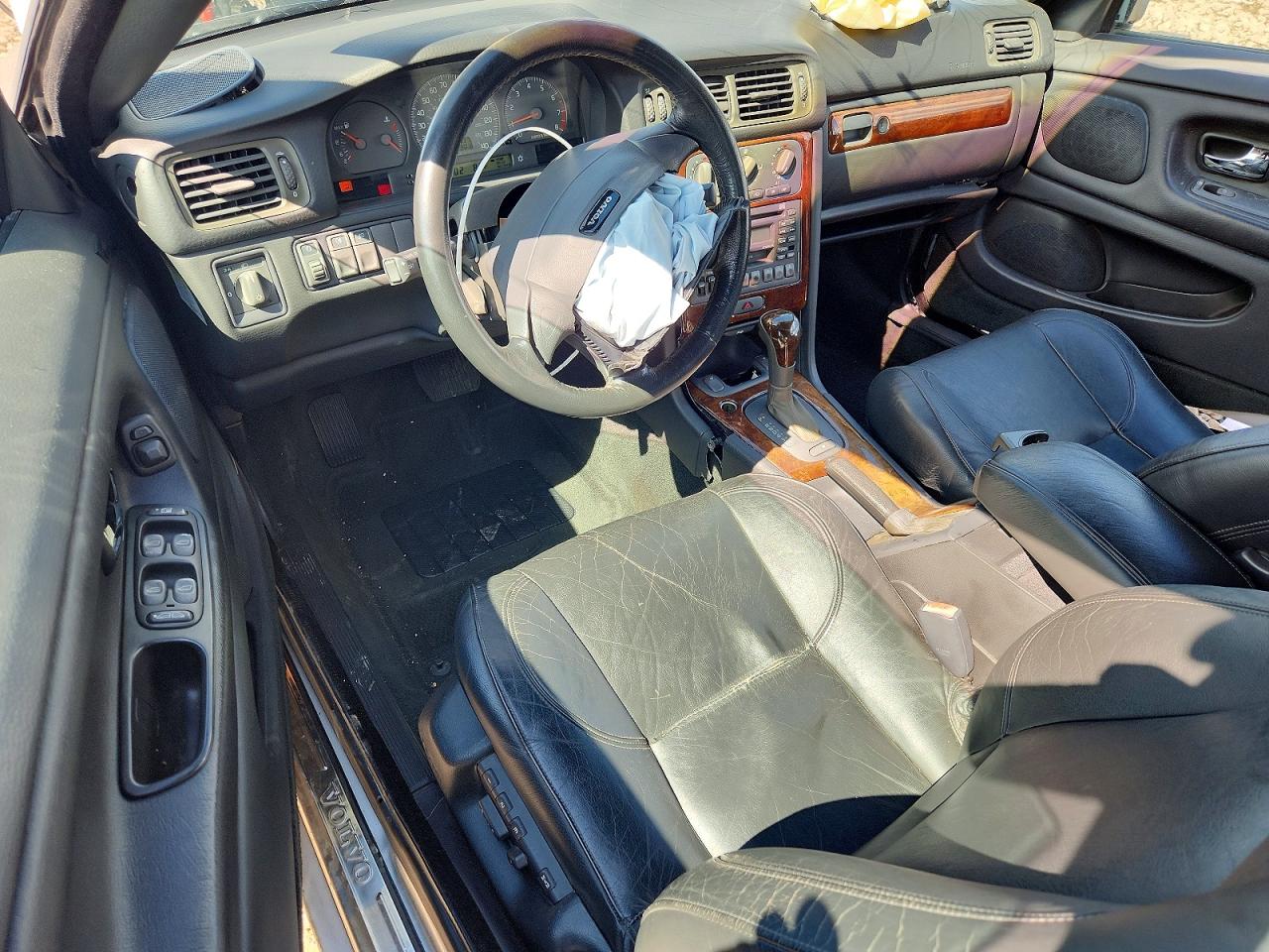2003 VOLVO C70