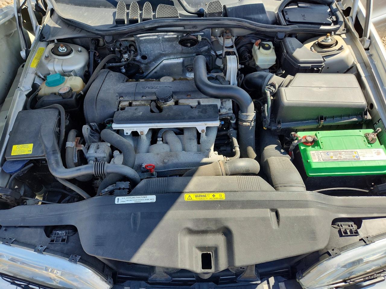 2003 VOLVO C70