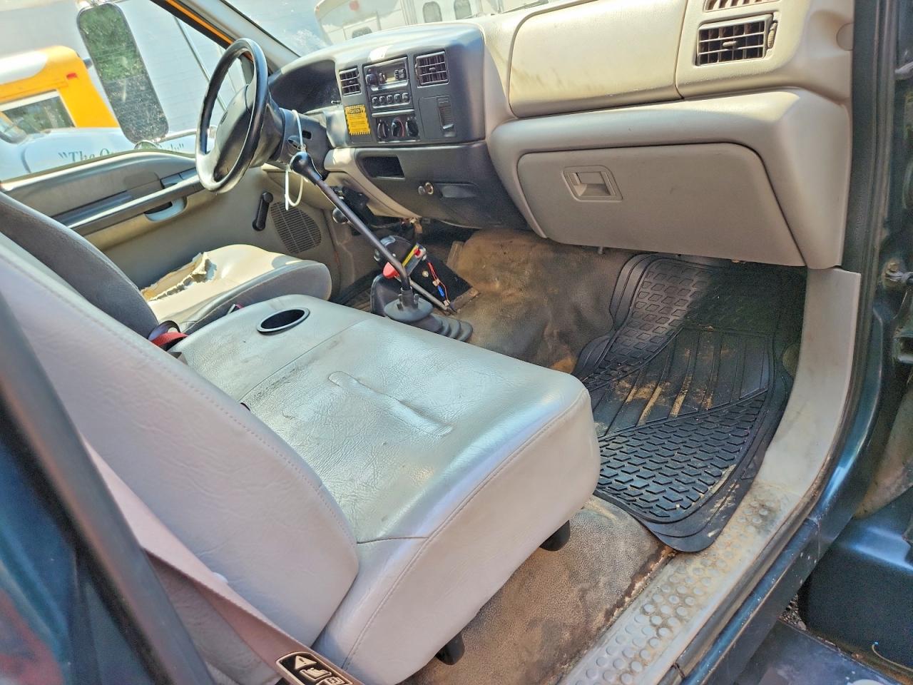 2000 FORD F650
