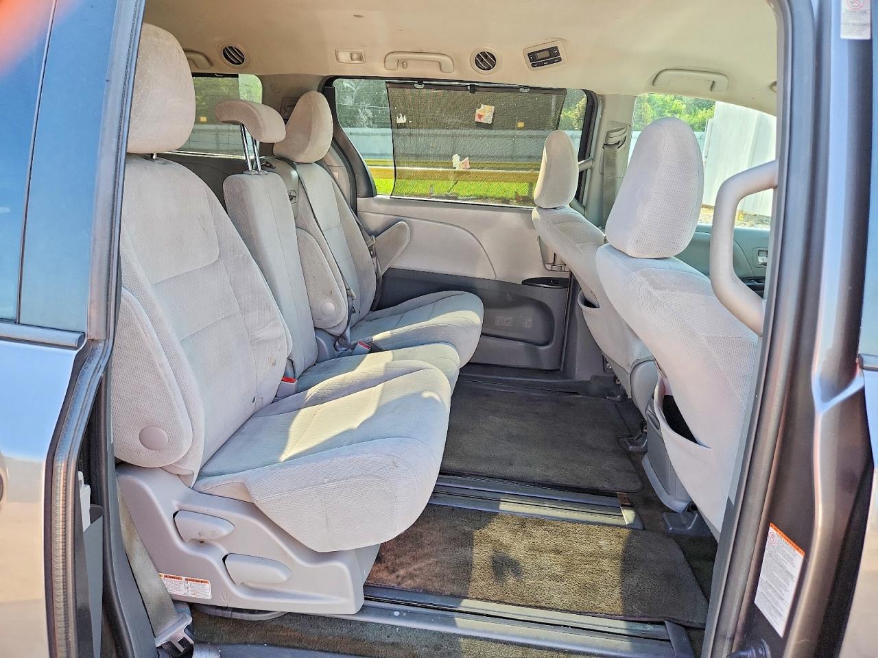 2015 TOYOTA SIENNA