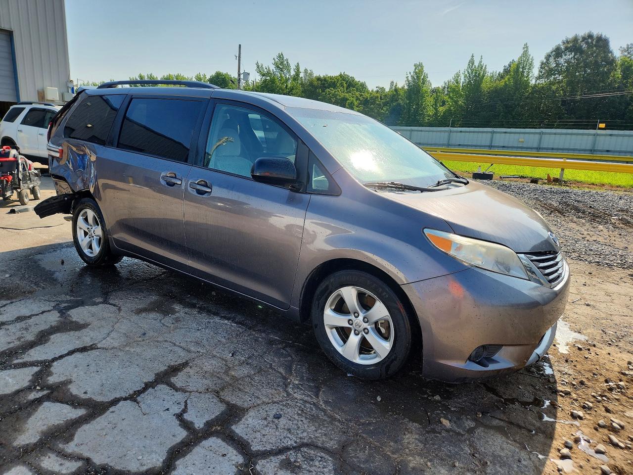 2015 TOYOTA SIENNA