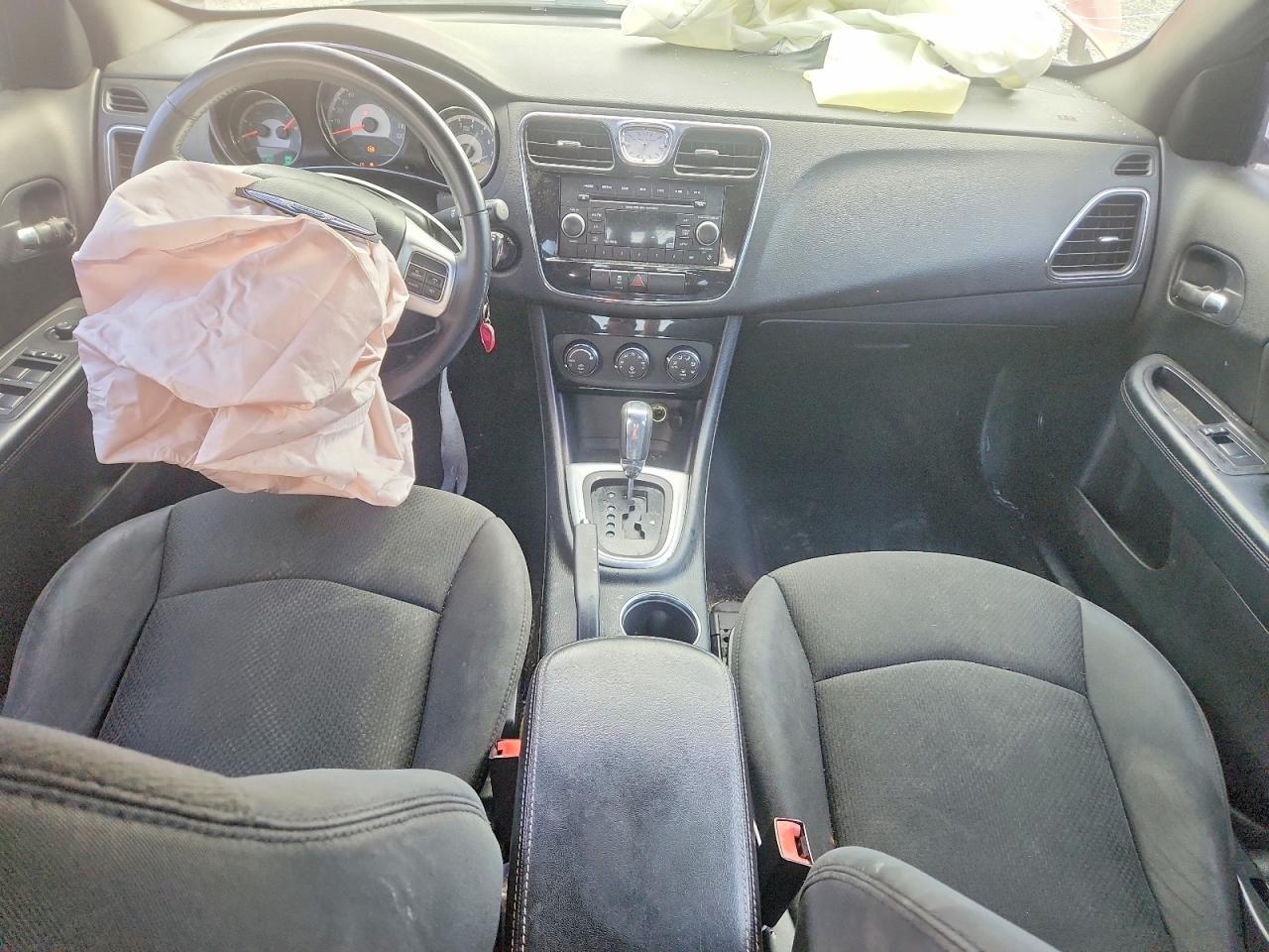 2011 CHRYSLER 200