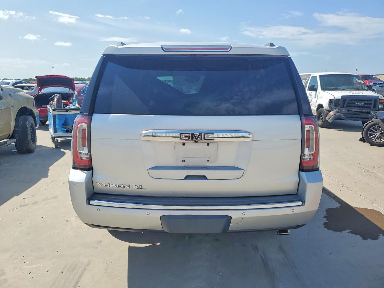 2019 GMC YUKON