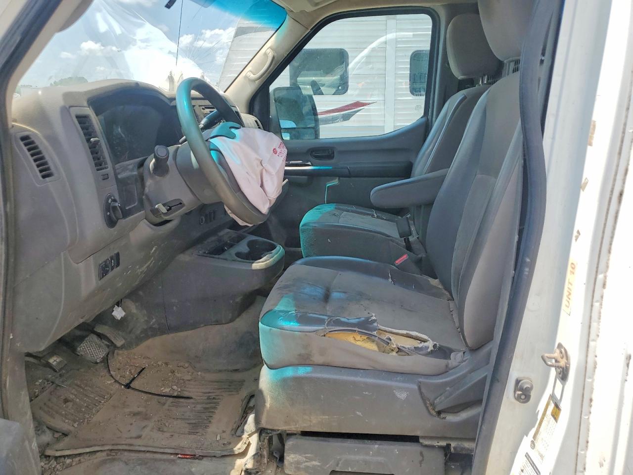 2017 NISSAN NV