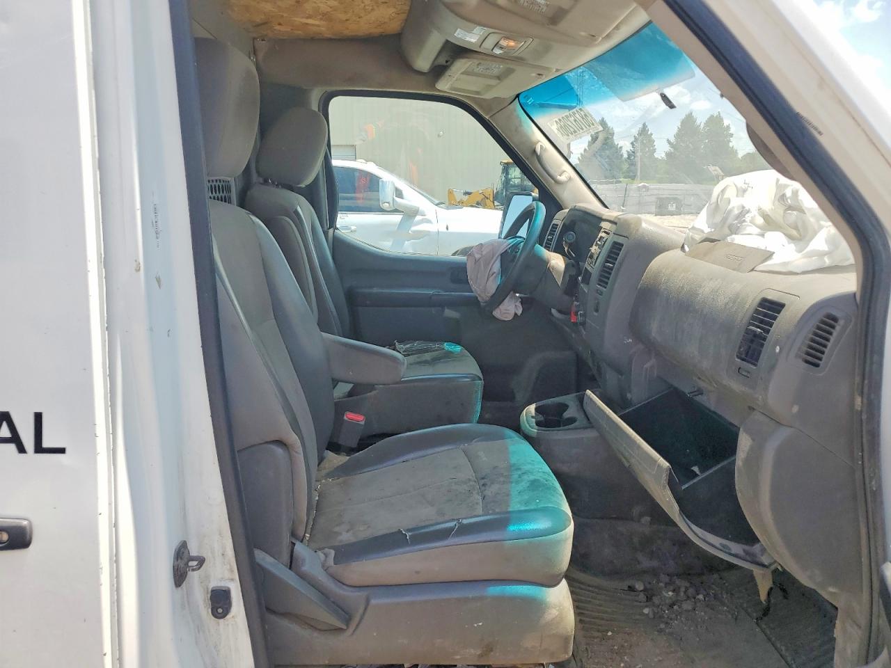 2017 NISSAN NV