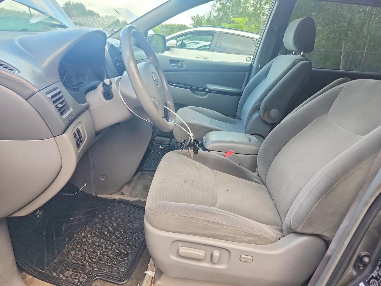 2005 TOYOTA SIENNA
