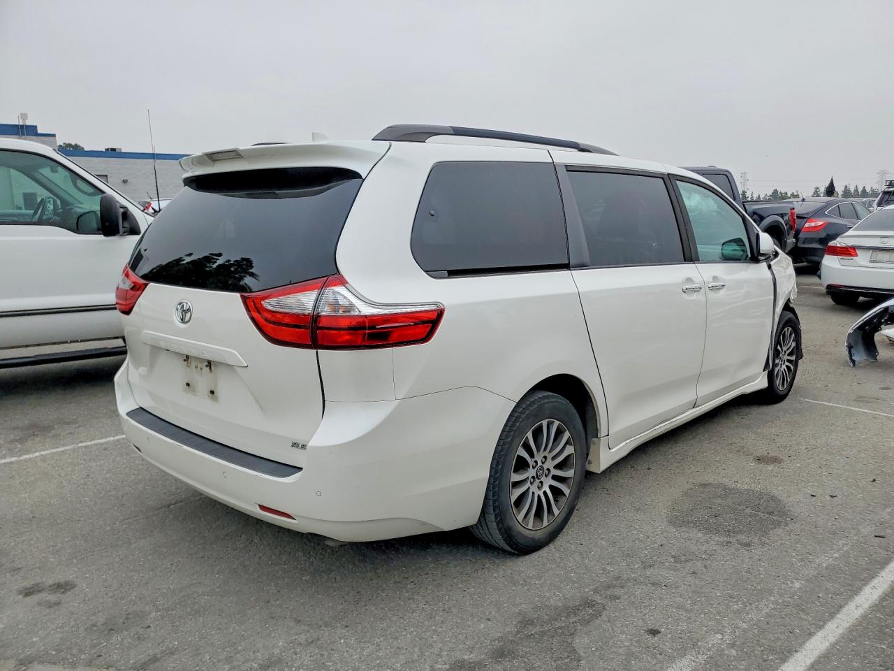 2019 TOYOTA SIENNA