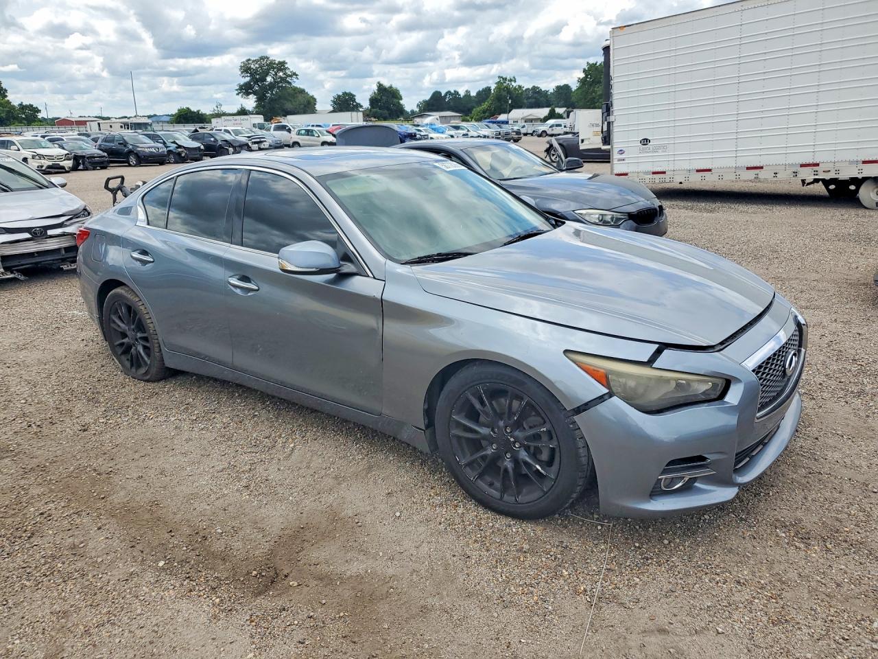 2015 INFINITI Q50