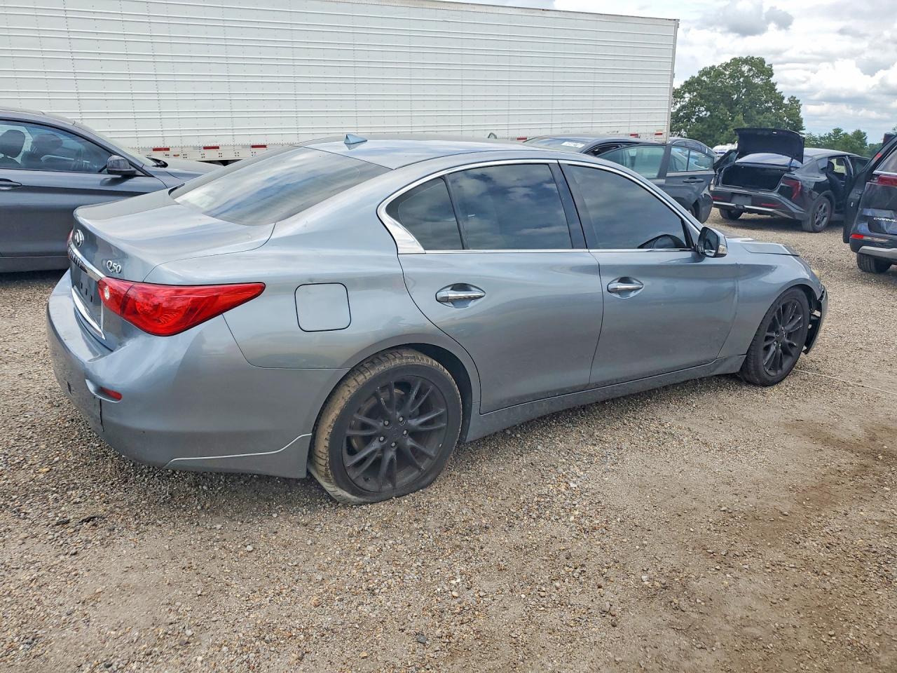 2015 INFINITI Q50