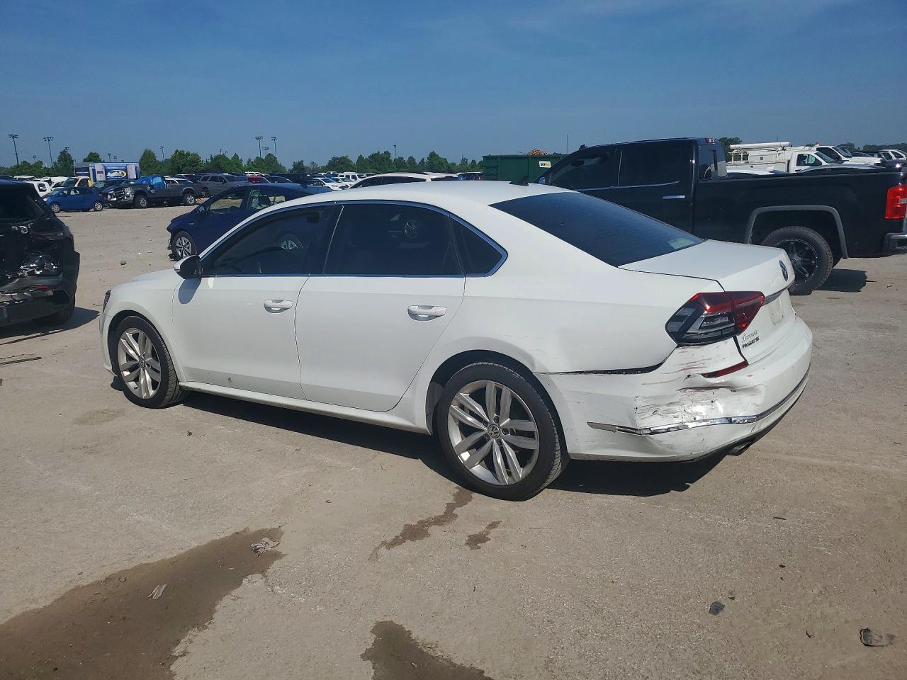 2018 VOLKSWAGEN PASSAT