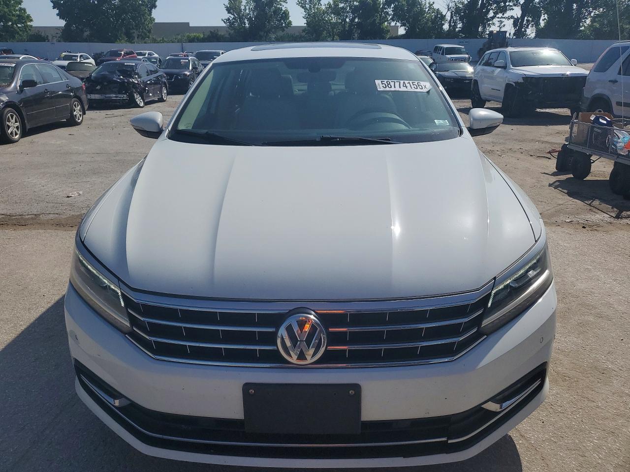 2018 VOLKSWAGEN PASSAT