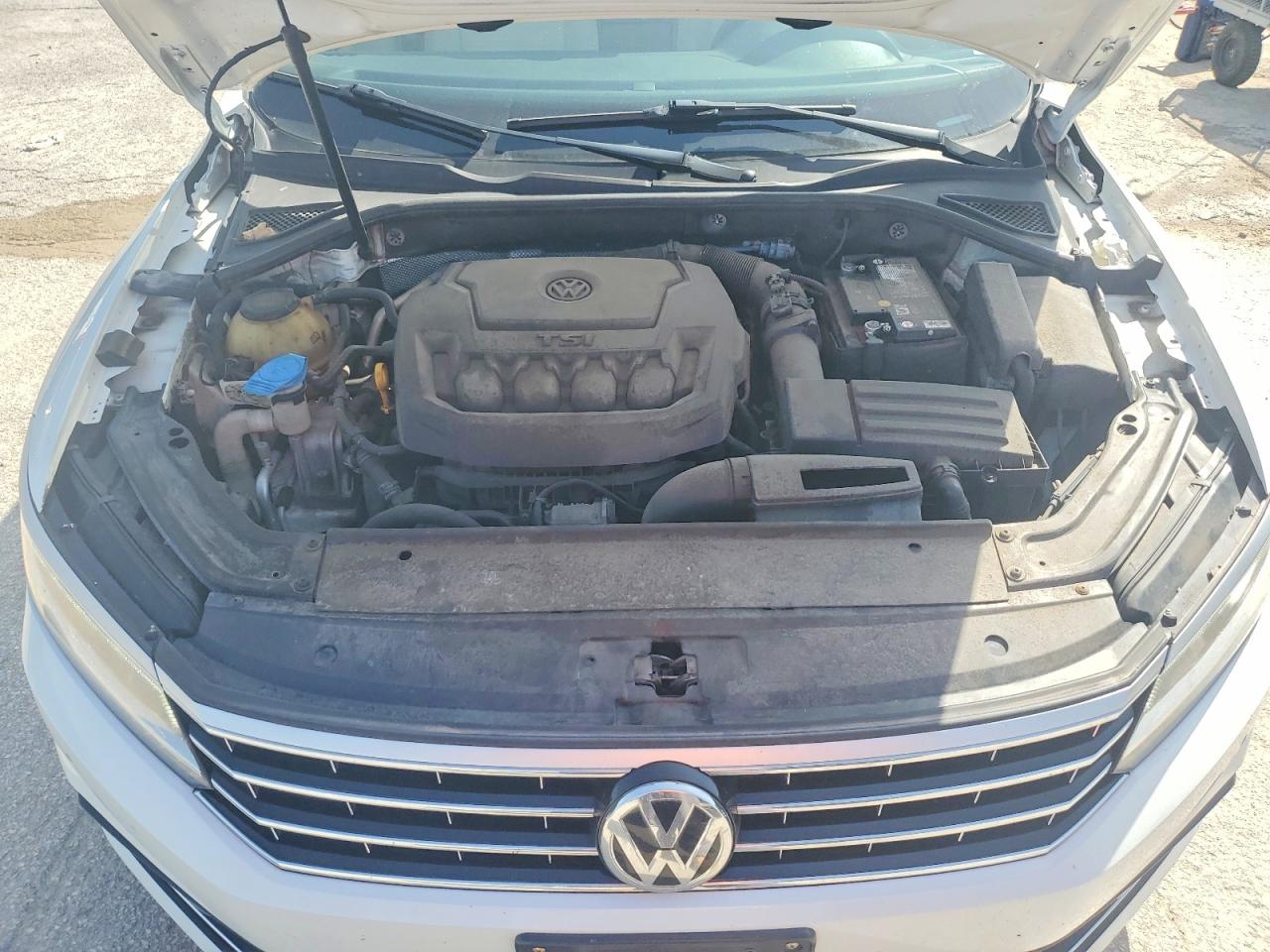 2018 VOLKSWAGEN PASSAT