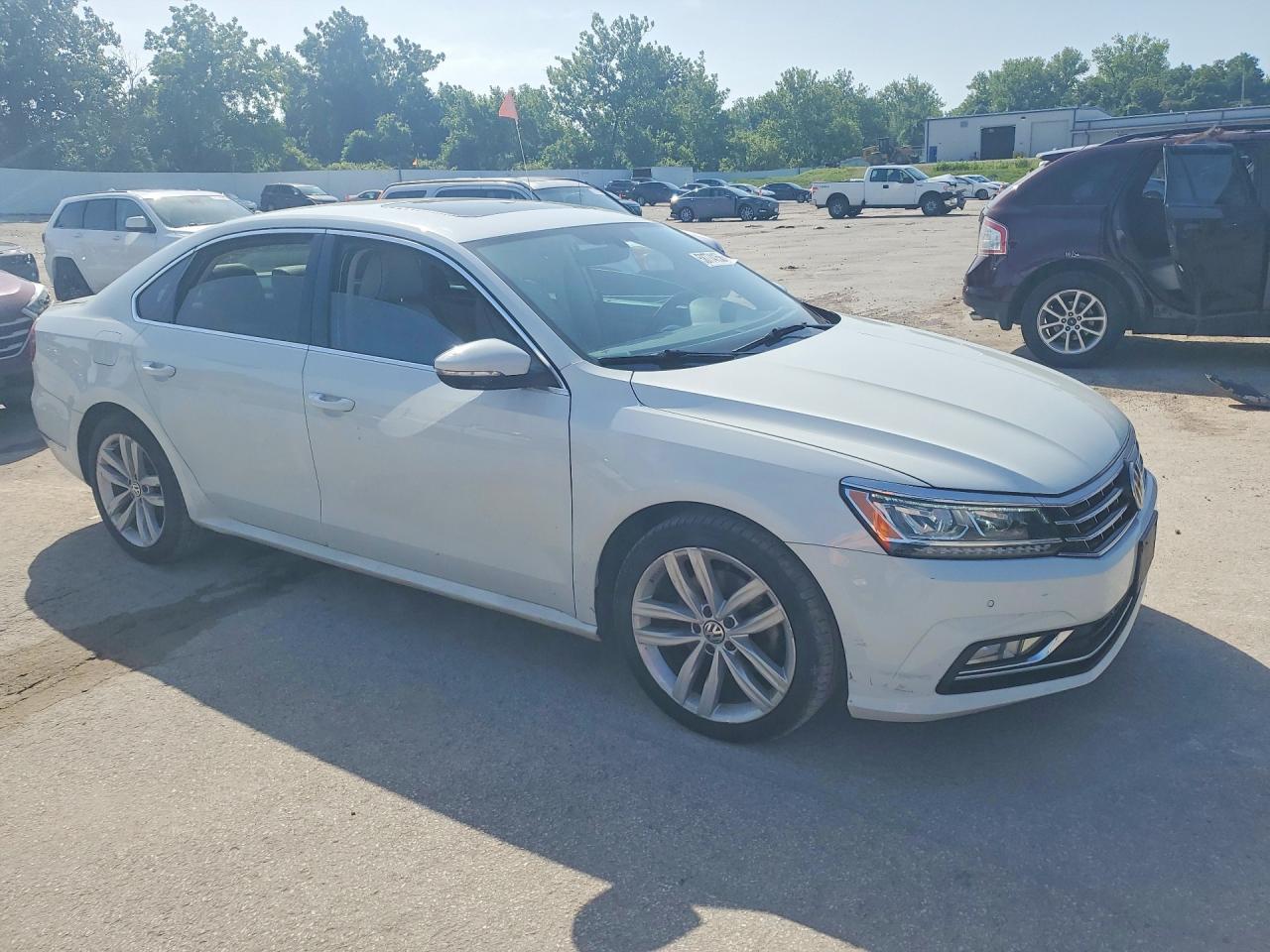 2018 VOLKSWAGEN PASSAT