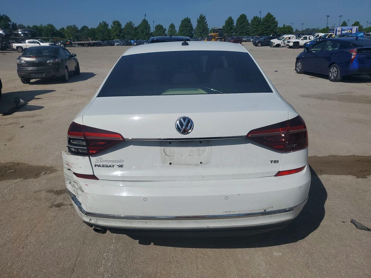 2018 VOLKSWAGEN PASSAT