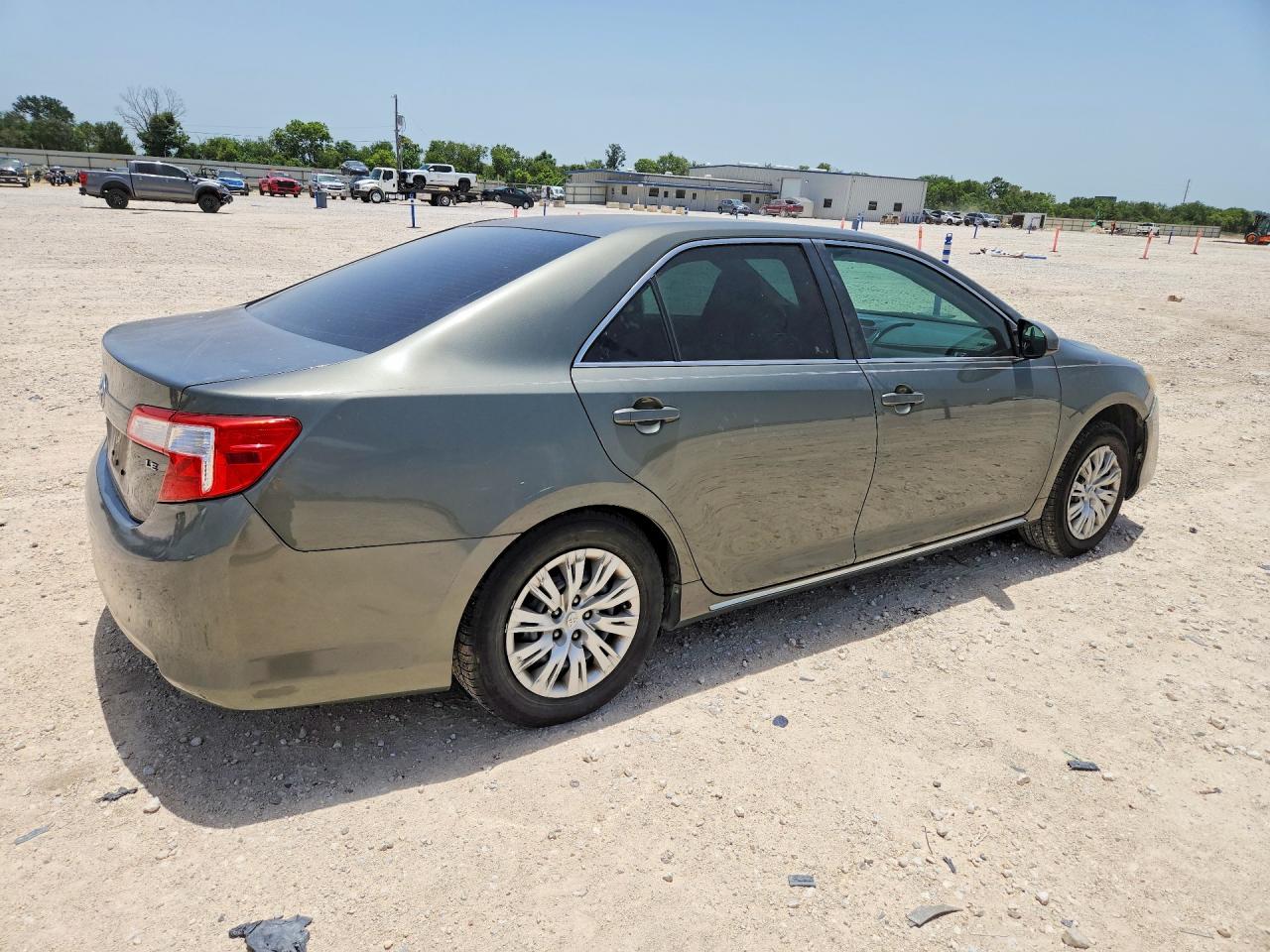 2014 TOYOTA CAMRY