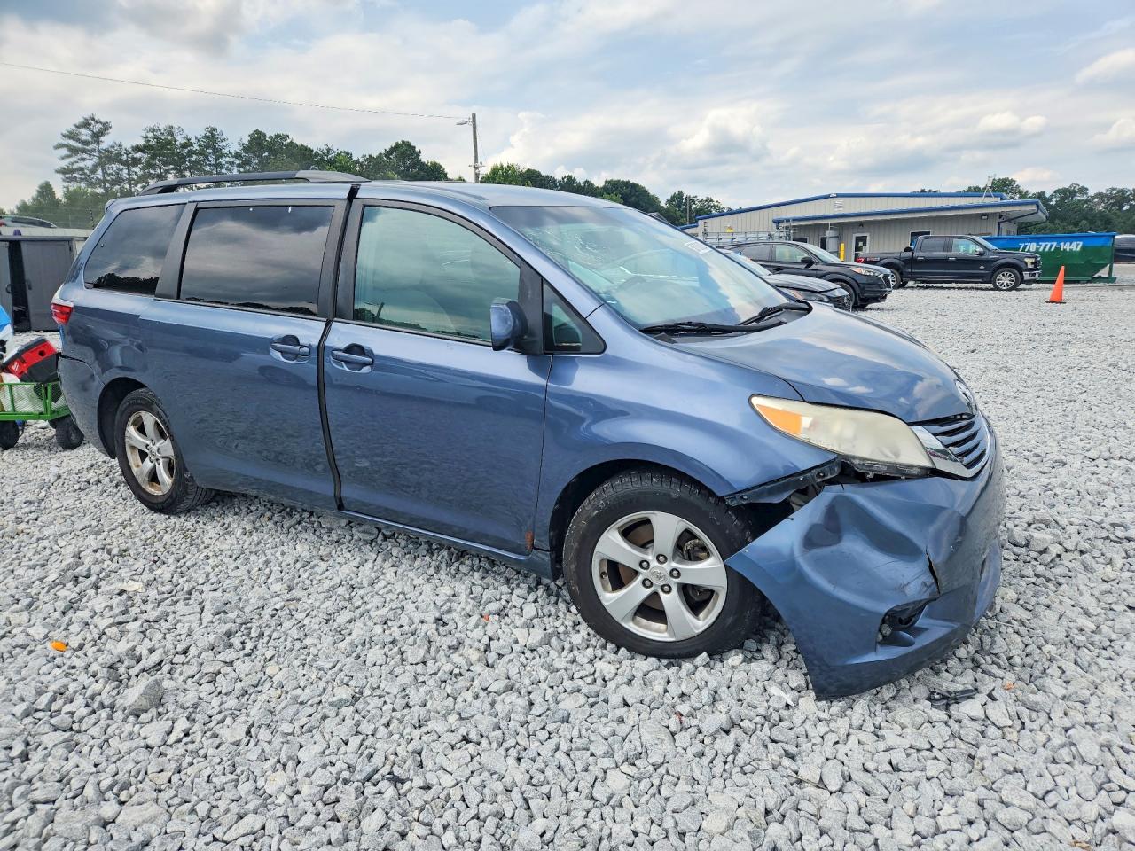 2016 TOYOTA SIENNA