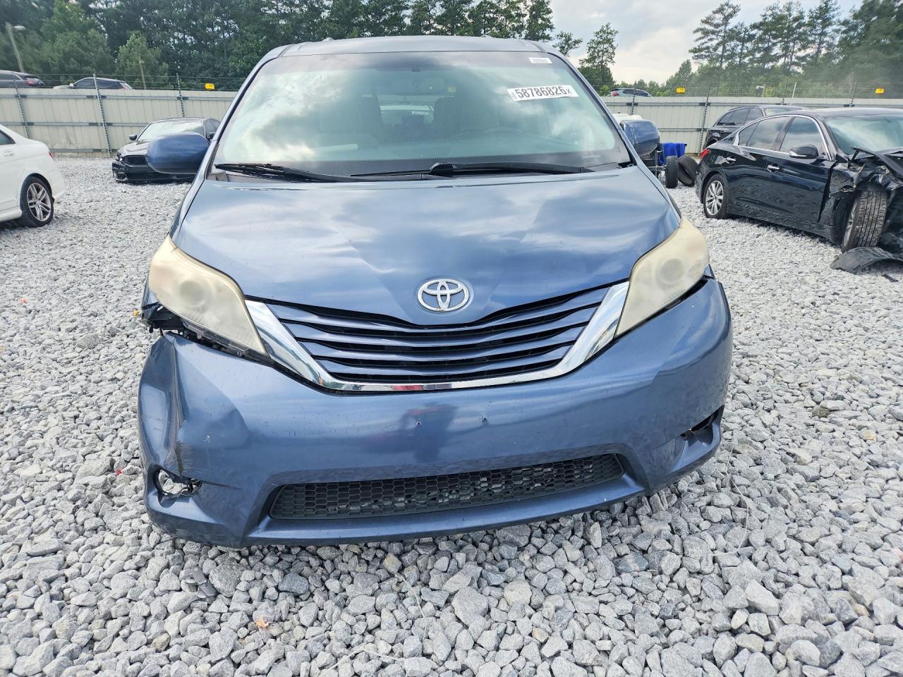2016 TOYOTA SIENNA
