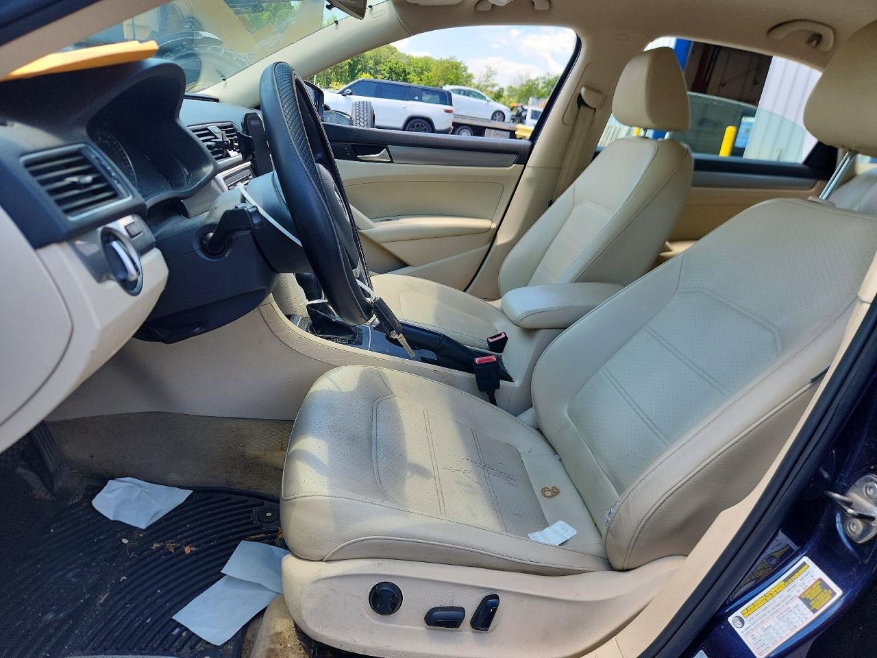 2014 VOLKSWAGEN PASSAT