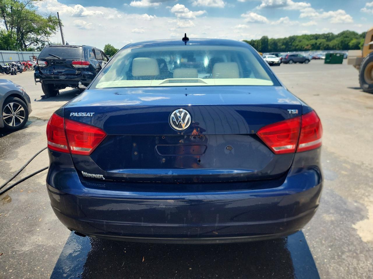 2014 VOLKSWAGEN PASSAT