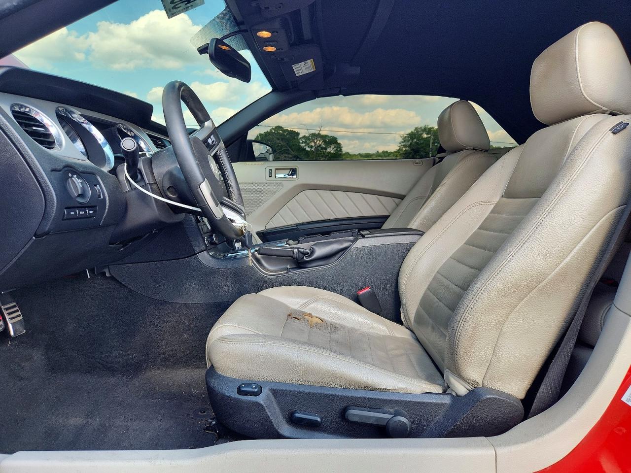 2011 FORD MUSTANG