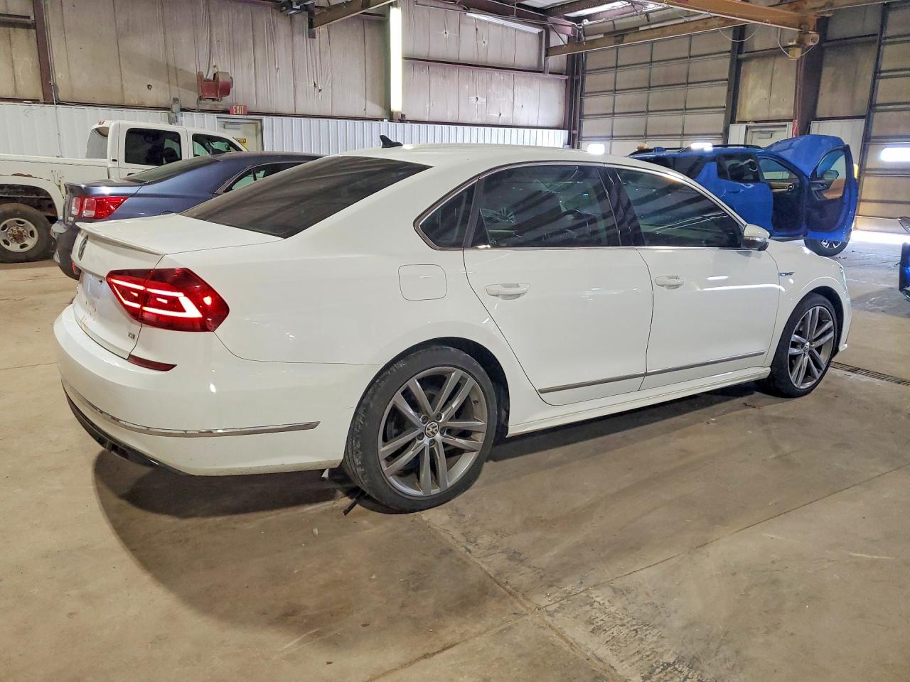 2017 VOLKSWAGEN PASSAT