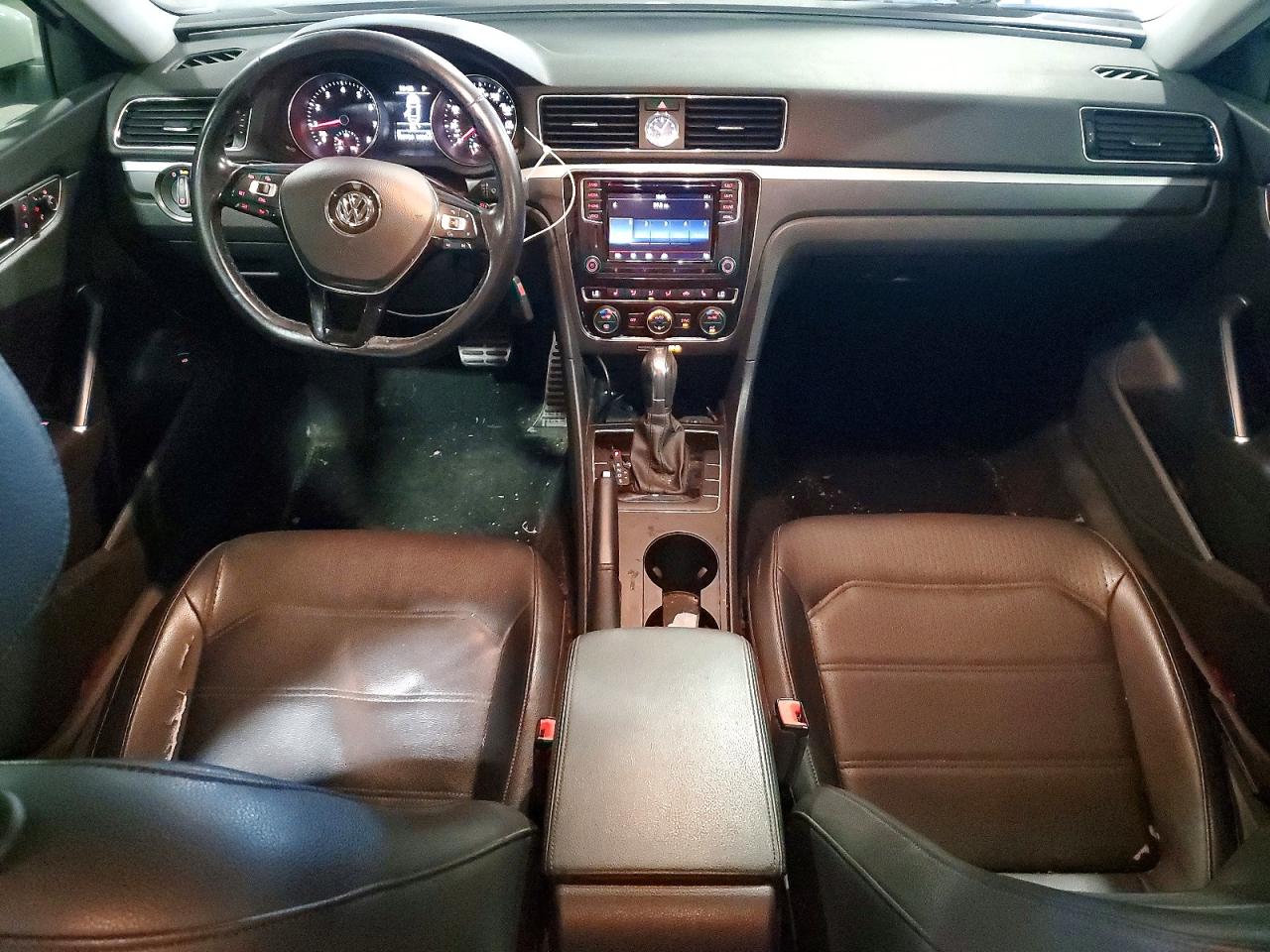 2017 VOLKSWAGEN PASSAT