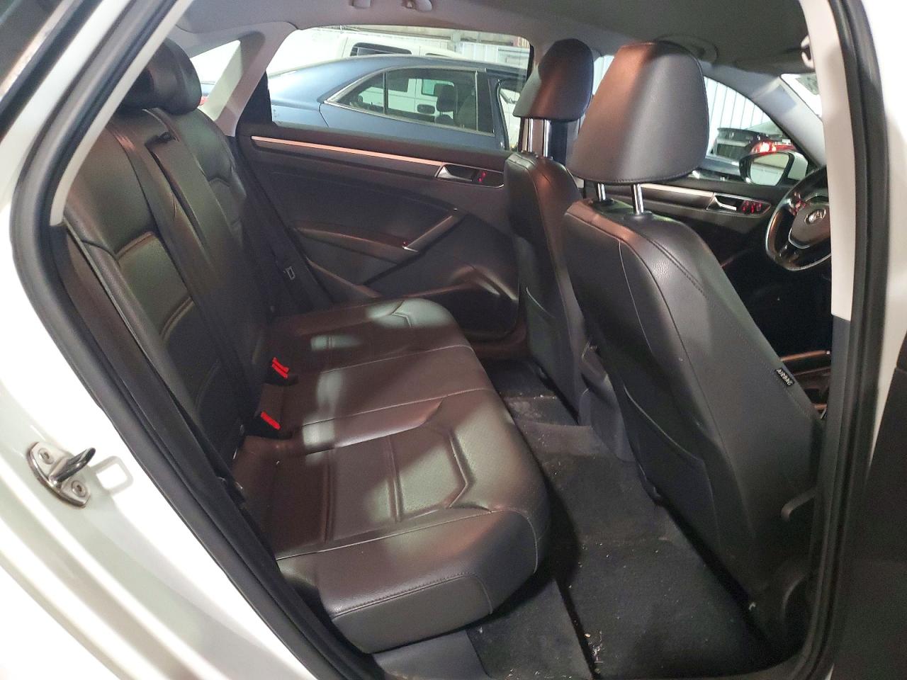2017 VOLKSWAGEN PASSAT