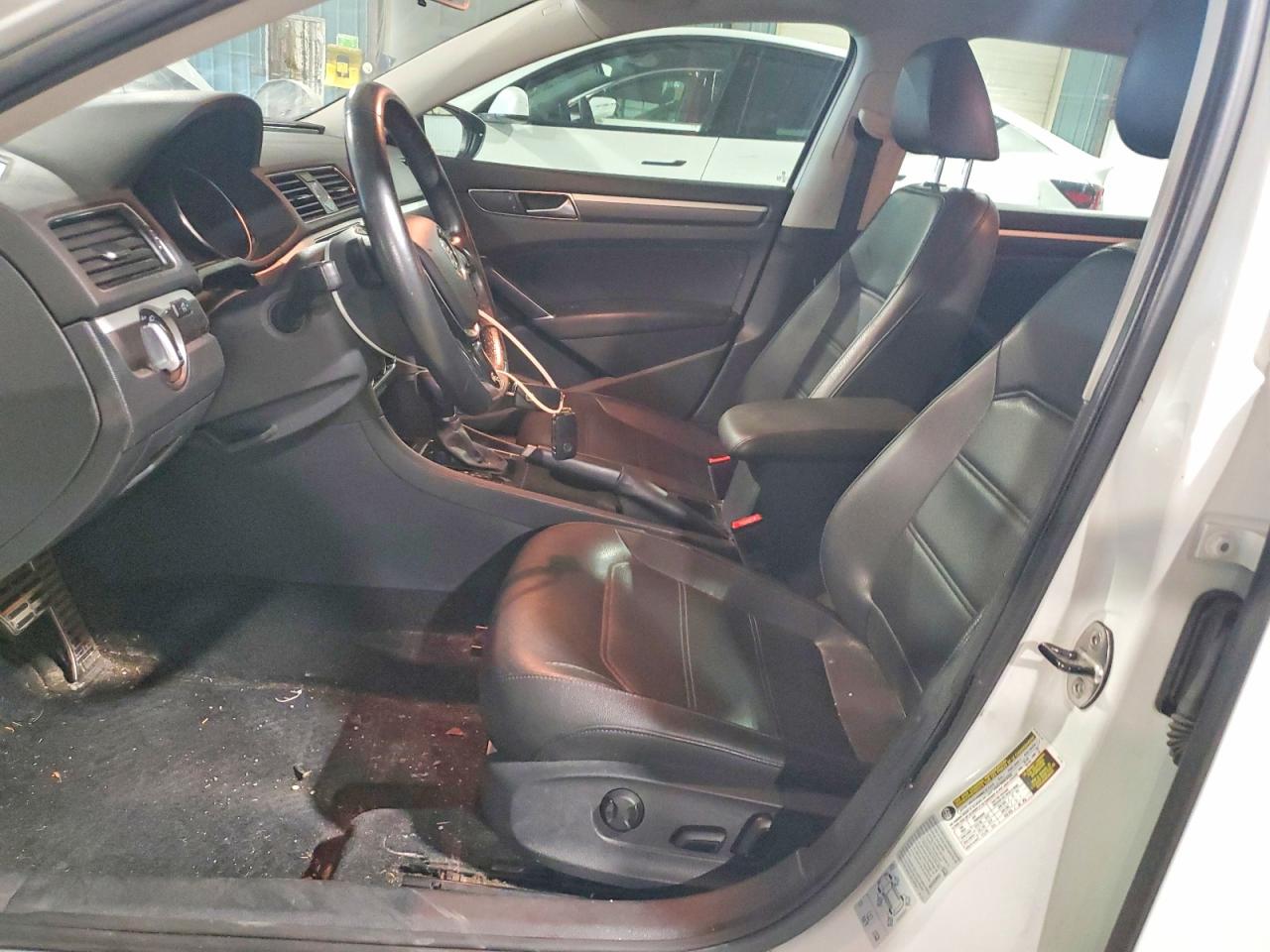 2017 VOLKSWAGEN PASSAT