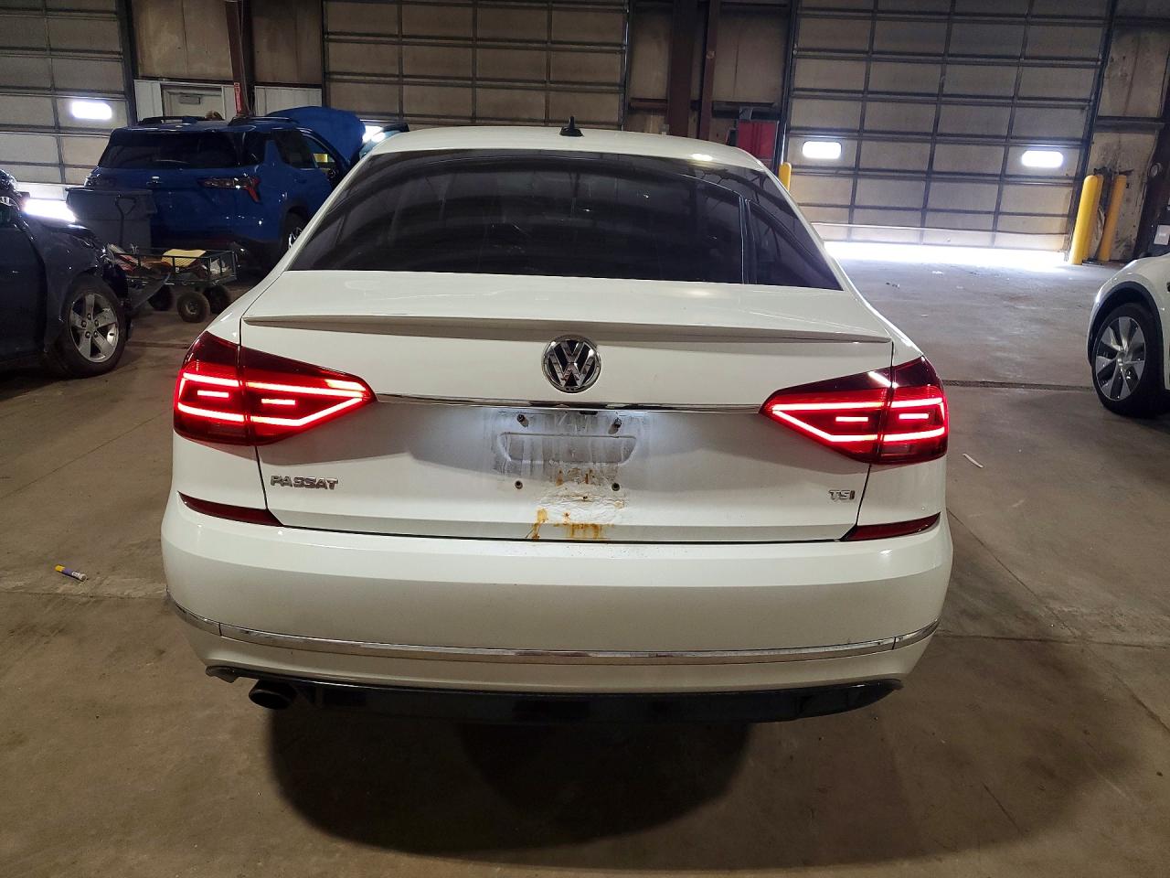 2017 VOLKSWAGEN PASSAT